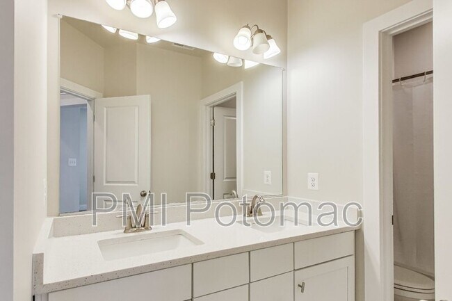 Building Photo - 2547 Auden Dr