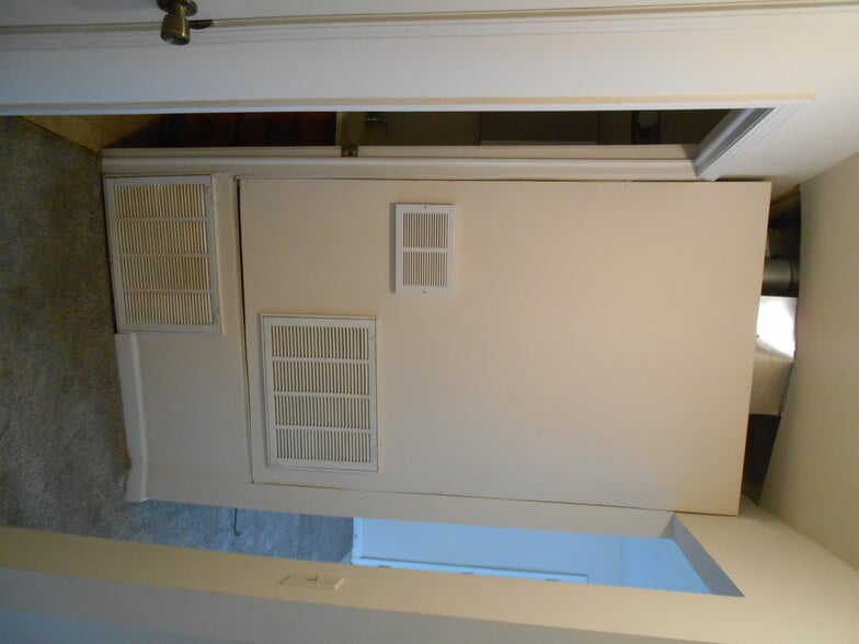 Building Photo - 4405 E Bayley St