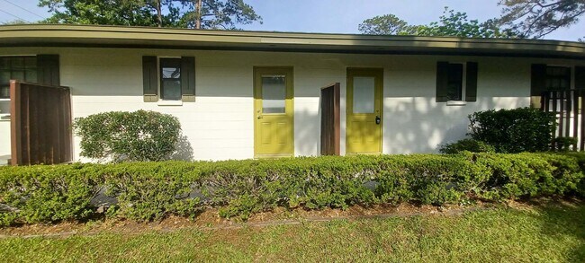 Building Photo - Cute & Cozy 1 Bedroom Apt - Water INCLUDED...