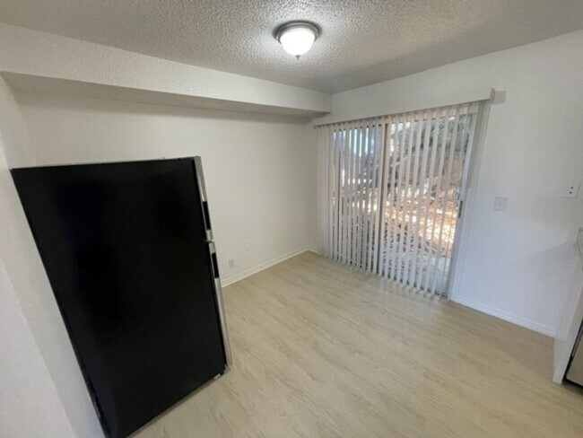 Building Photo - 2276 W New Haven Ave