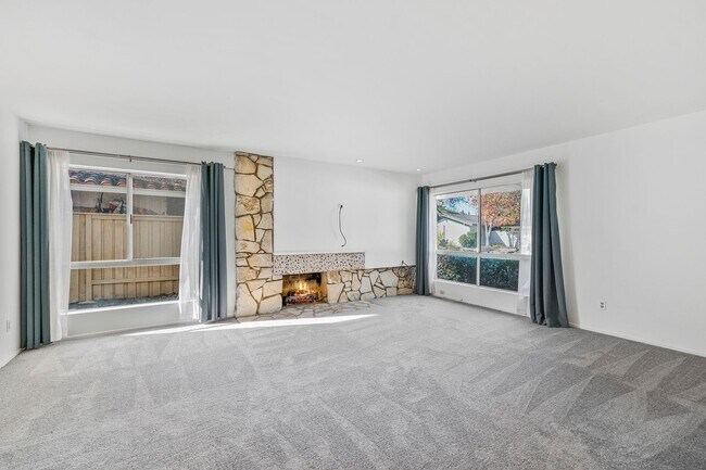Building Photo - Beautiful Westlake First Neighborhood Family Home w/ Large Backyard with Panoramic Mtn Views