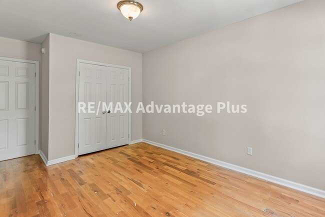 Building Photo - Picturesque 3-Bedroom Home with Cathedral ...