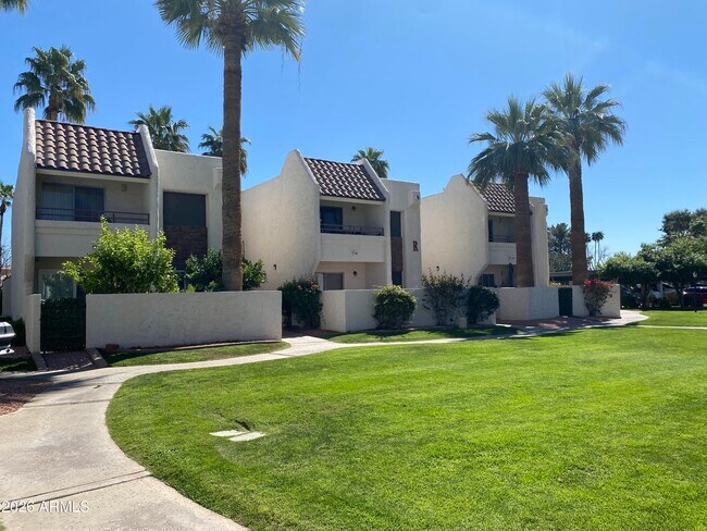 Building Photo - 7350 N Vía Paseo Del Sur