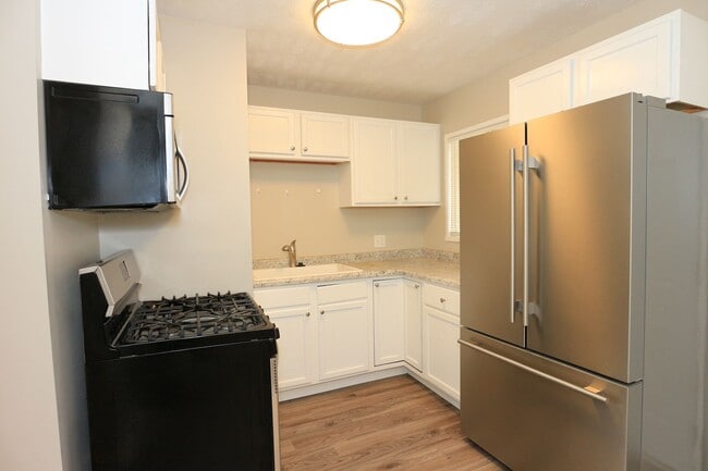 Building Photo - Three Bedroom Lafayette Home!