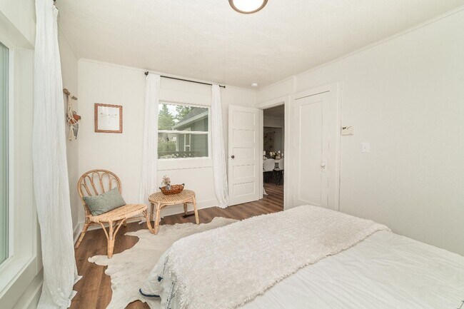 Building Photo - Charming Downtown Vancouver Bungalow