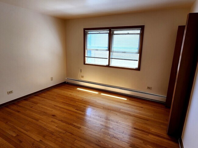 Building Photo - 10431 S Keating Ave