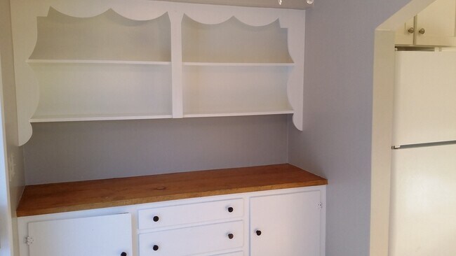 Building Photo - Occupied, do not disturb tenants. Barge-Chestnut Historic District Craftsman 2br 2ba home, with a...