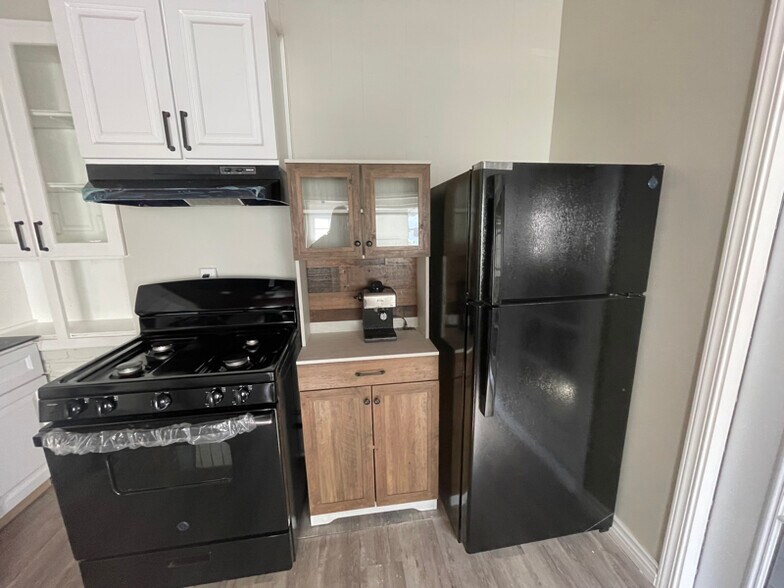 Building Photo - 13712 Saranac Dr