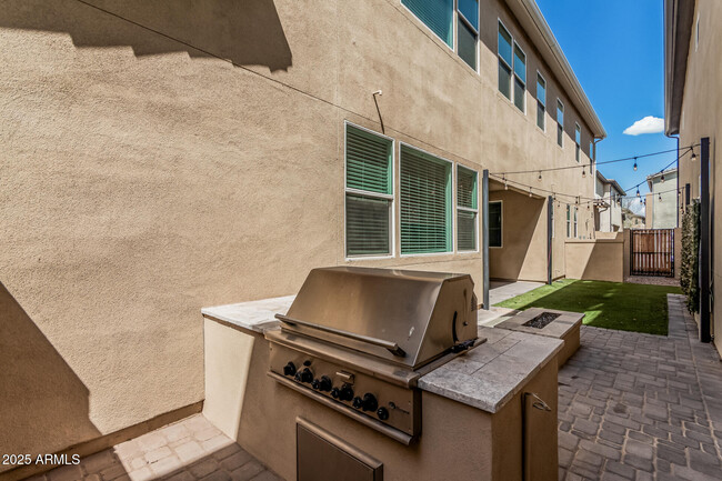 Building Photo - 7138 W Kent Dr