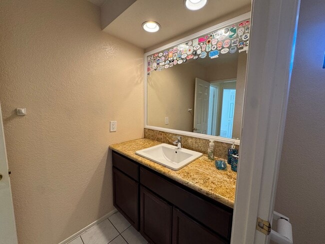 Building Photo - 4 Bedroom house with pool and amazing views