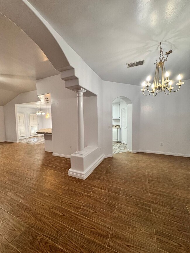 Building Photo - Beautiful 3-Bedroom Home in NW Bakersfield $2,300 rent/deposit !!!!