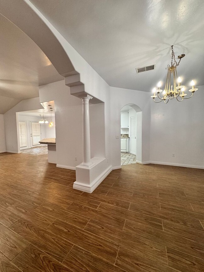 Building Photo - Beautiful 3-Bedroom Home in NW Bakersfield $2,600 rent/deposit !!!!