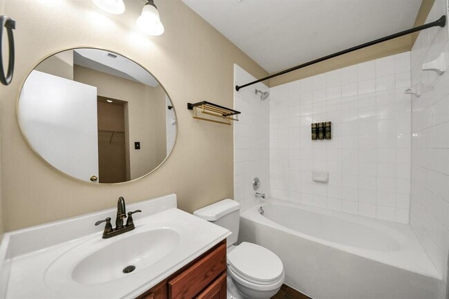 Building Photo - 7611 Legacy Pines Dr