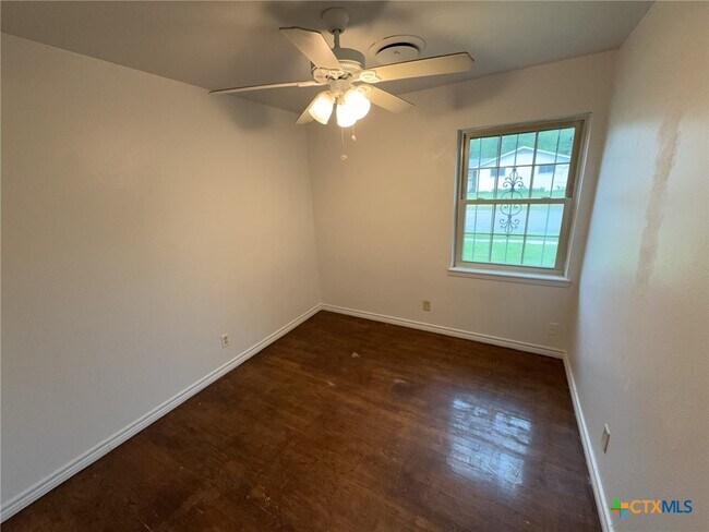 Building Photo - 3312 Lake Travis Ave