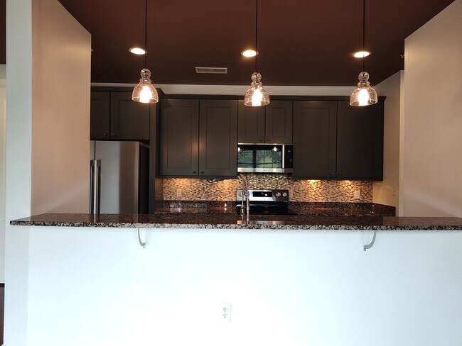 Building Photo - Move-in Ready Condo Located in The Art Dis...