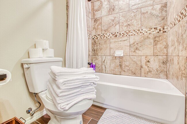 Building Photo - Westside area for Short or Long Term Rental(Completely Furnished) Beautiful 3 bed/2.5 baths