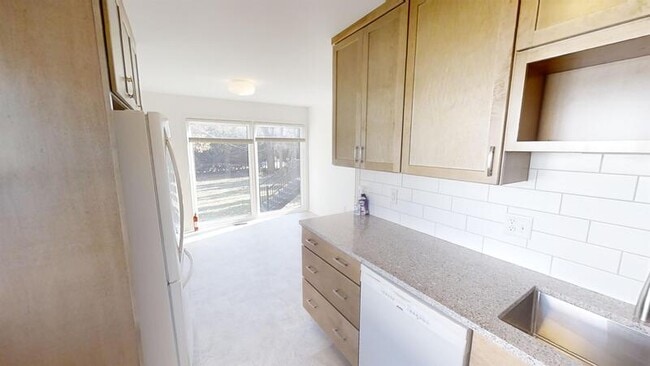 Building Photo - 1712 Traver Rd