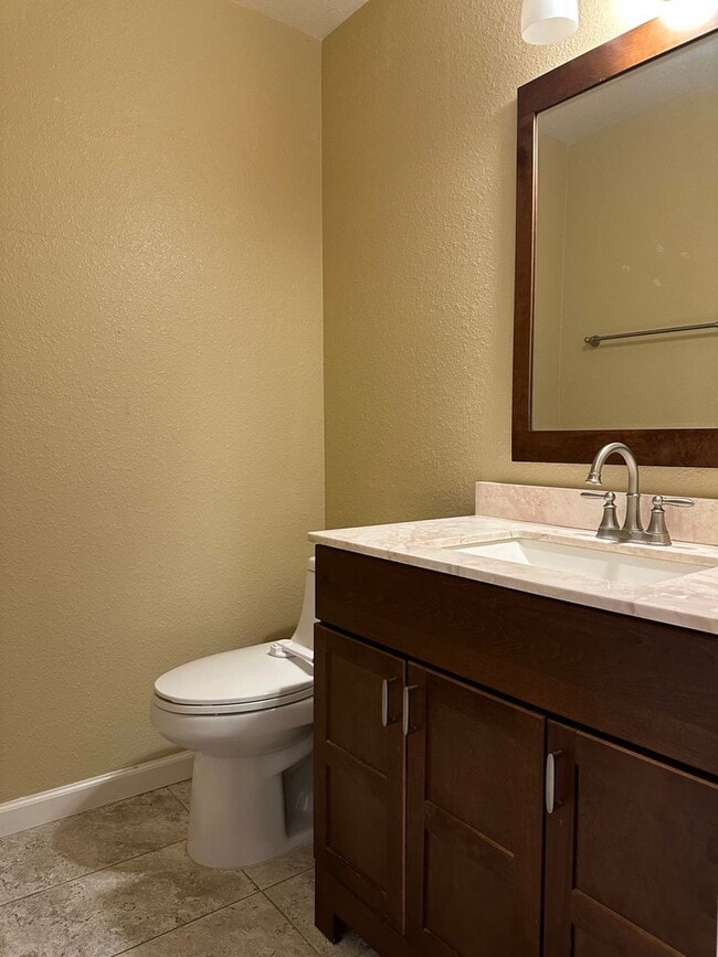 Building Photo - Stunning Condo in Turlock available for im...