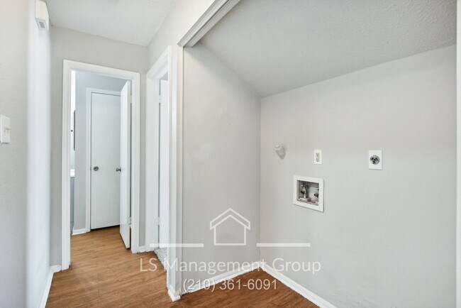 Building Photo - 6716 Windsor Hollow Dr