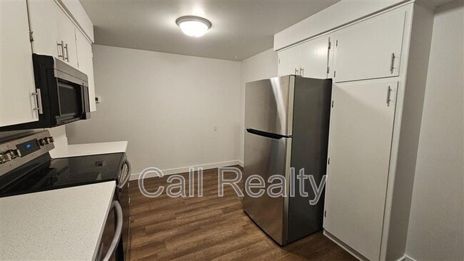 Building Photo - 1222 E Baldwin Ave