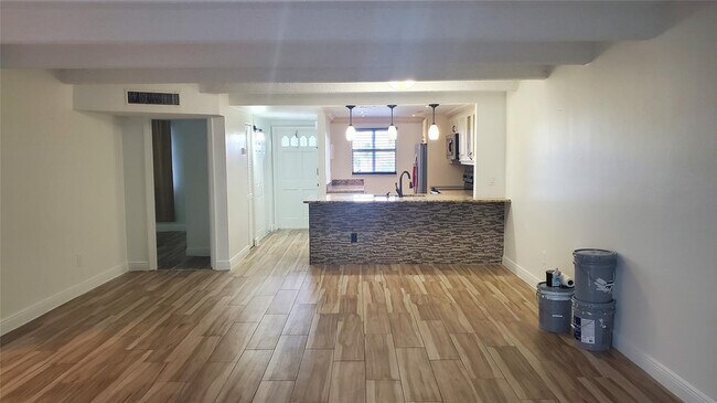 Building Photo - 10110 Boca Entrada Blvd