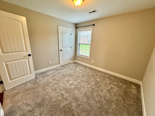 Building Photo - Nice Home Centrally Located in Athens!