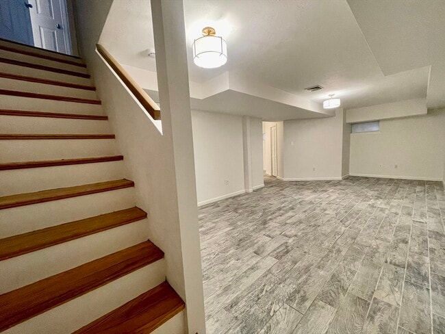 Building Photo - 196 Linwood Ave