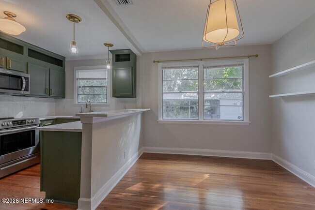 Building Photo - 1375 Menna St