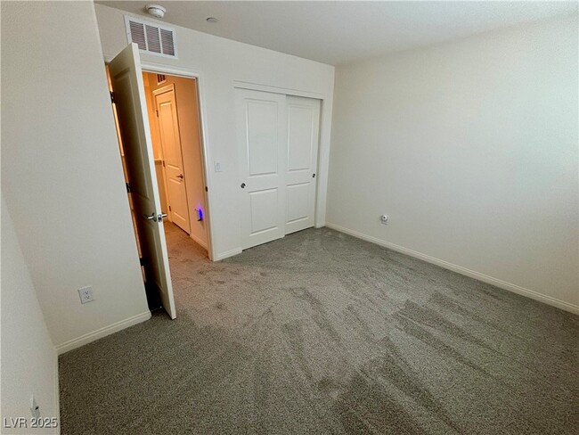 Building Photo - 2746 Champagne Gold Ave