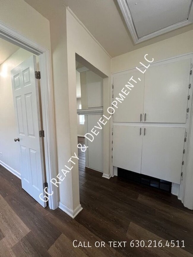 Building Photo - 1085 Basswood St
