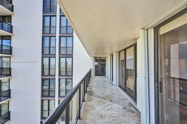 Building Photo - 19667 Turnberry Way