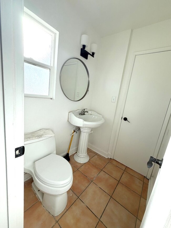 Building Photo - Newly Remodeled 3 Bedroom 2 Bathroom Home