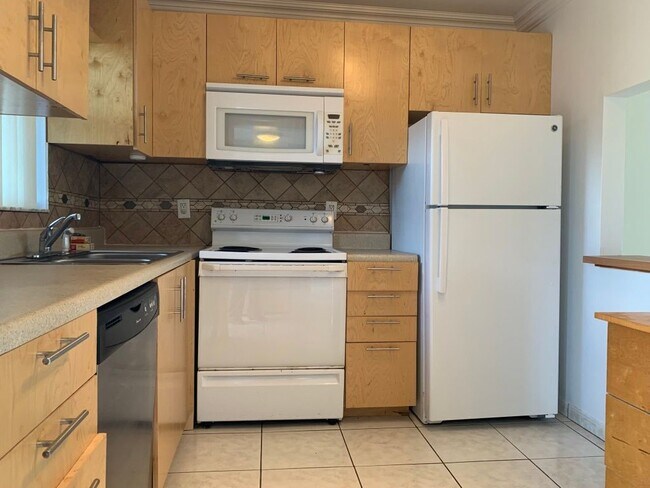 Primary Photo - 9355 SW 8th St