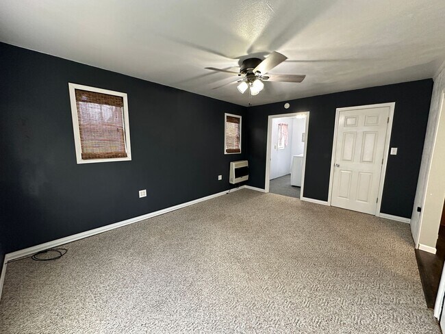 Building Photo - 3 Bedroom, 1 Bath home for rent