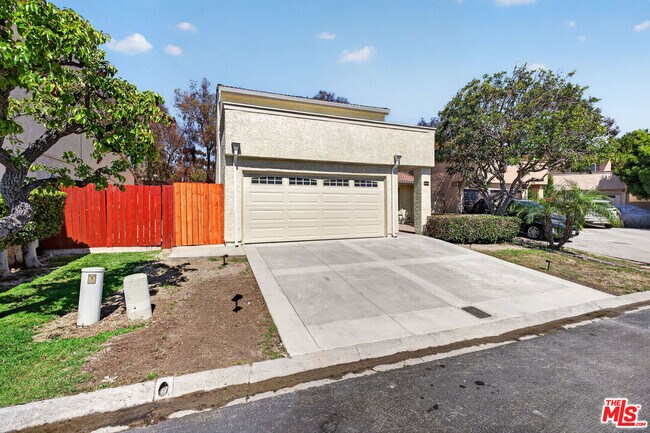 Building Photo - 31076 Via San Vicente