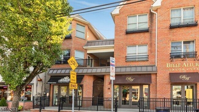 Building Photo - 112 N Broadway