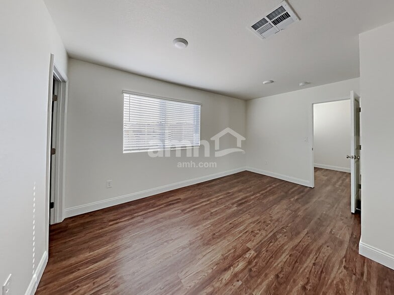 Building Photo - 6035 Schmidt St