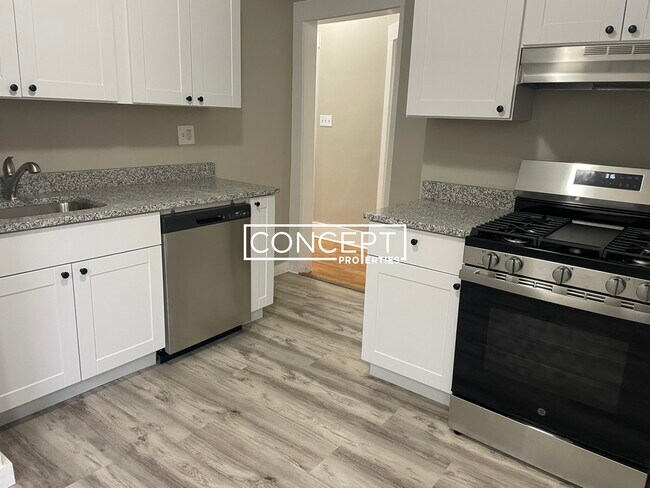 Building Photo - 6 Bowdoin Park