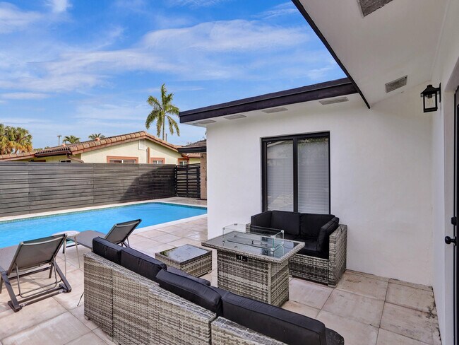 Building Photo - 5501 NE 18th Terrace