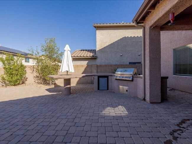 Building Photo - 4 Bedroom 3 Bathroom