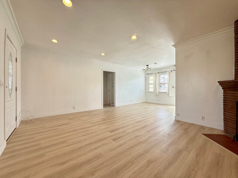Building Photo - 1219 N Azusa Ave