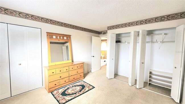 Building Photo - 11485 Oakhurst Rd