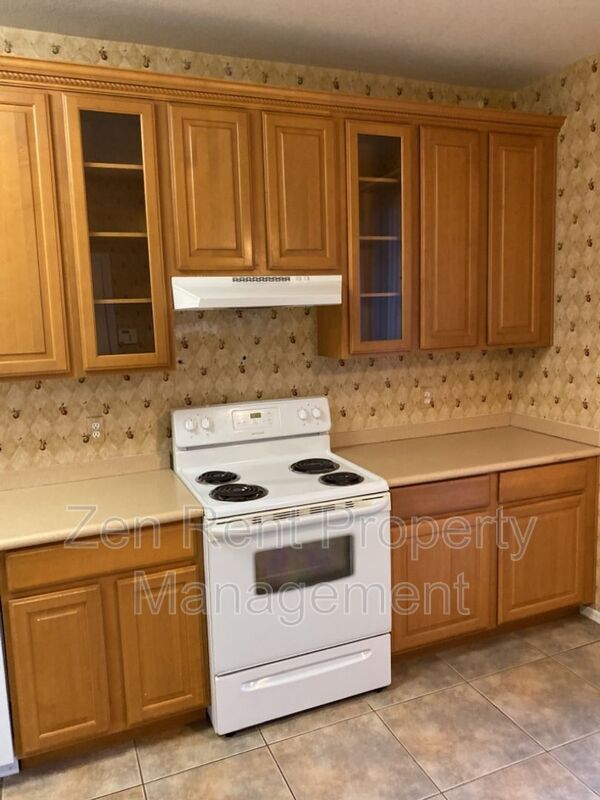 Building Photo - 1320 S Providence Cir