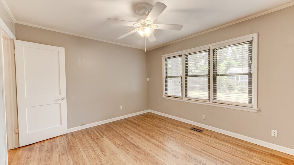 Building Photo - 56 E 52nd St