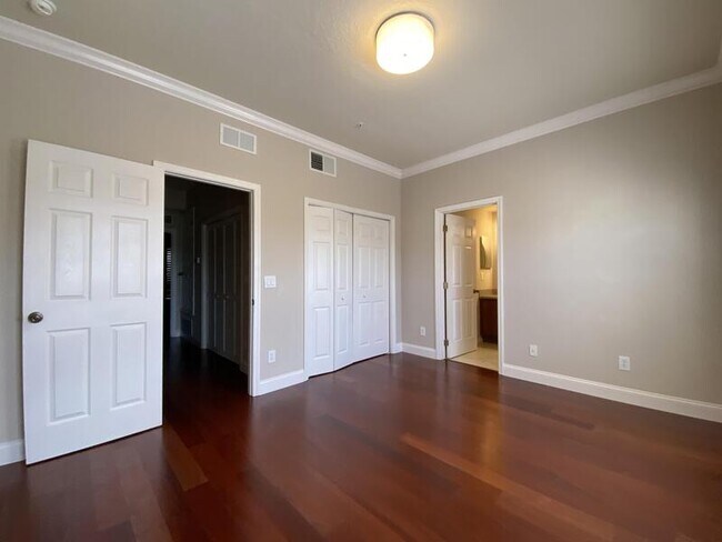 Building Photo - 4570 Virginia Dr