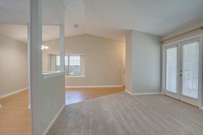 Building Photo - North Pensacola 3BR/2BA Home Near UWF Featuring Vaulted Ceilings & Privacy-Fenced Backyard