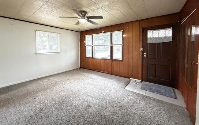 Building Photo - Cozy Main-Floor Living with Garage & Yard