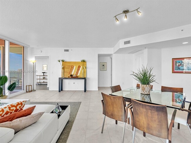 Building Photo - 3370 Hidden Bay Dr