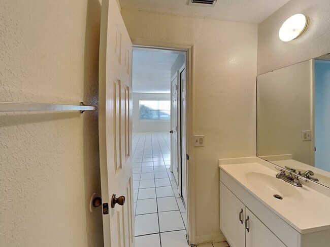 Building Photo - 3073 Willow Bend Blvd