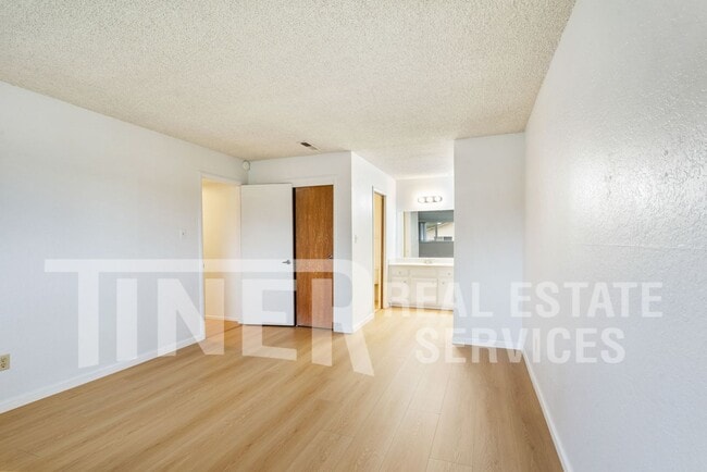 Building Photo - 2 Cinder Ct